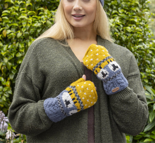 Handwarmers Blue & Yellow Sheep with cable